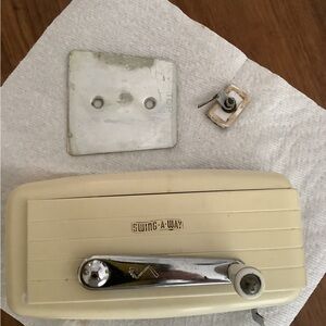 Vintage swing away wall mounted can opener with magnetic lid lifter